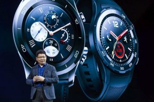 Richard Yu, CEO of Huawei Consumer Business Group, talking at the launch of the new Huawei Watch 2 (PRNewsFoto/Huawei Consumer Business Group)