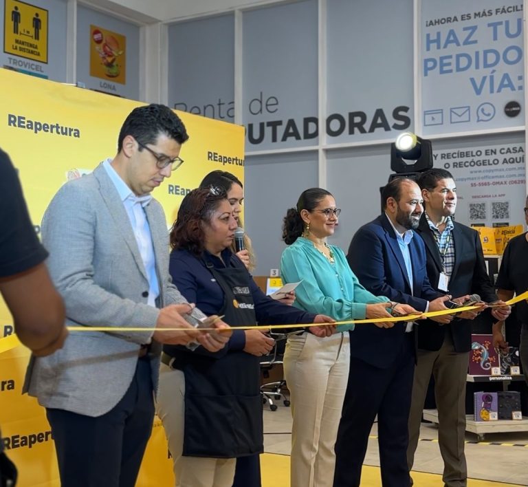 OfficeMax Acapulco celebra una exitosa reapertura con un impacto positivo en la comunidad