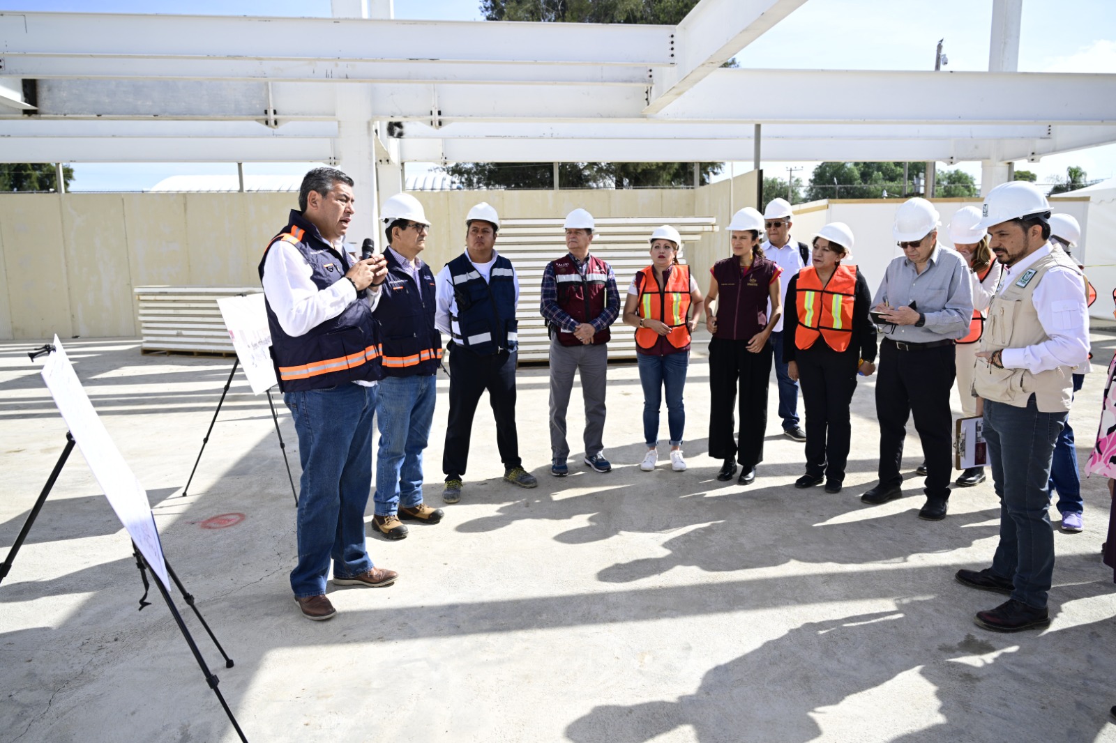 Supervisan Director General del IMSS, Zoé Robledo y Gobernadora del Estado de México, Delfina Gómez Álvarez Obra del Hospital General Atenco