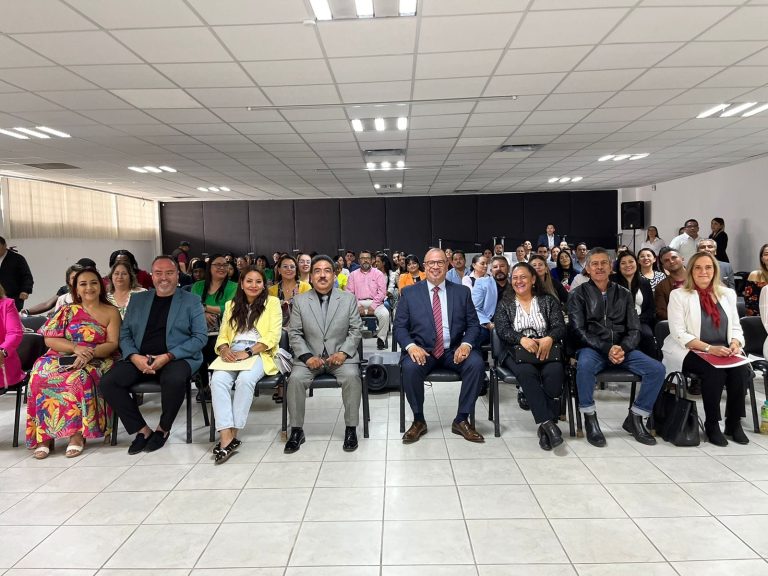 SEIEM entrega Acuerdos de Incorporación a 52 escuelas particulares del Estado de México