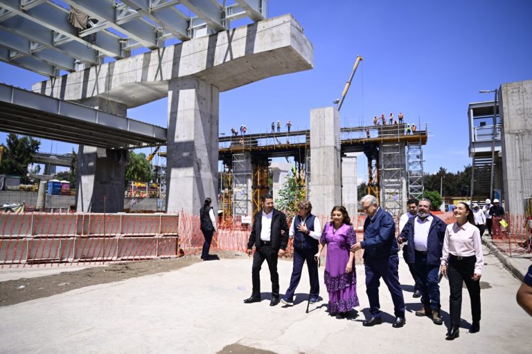 Presidente López Obrador, Presidenta Electa Claudia Sheinbaum y Gobernadora Delfina Gómez supervisan obras de movilidad en el Estado de México