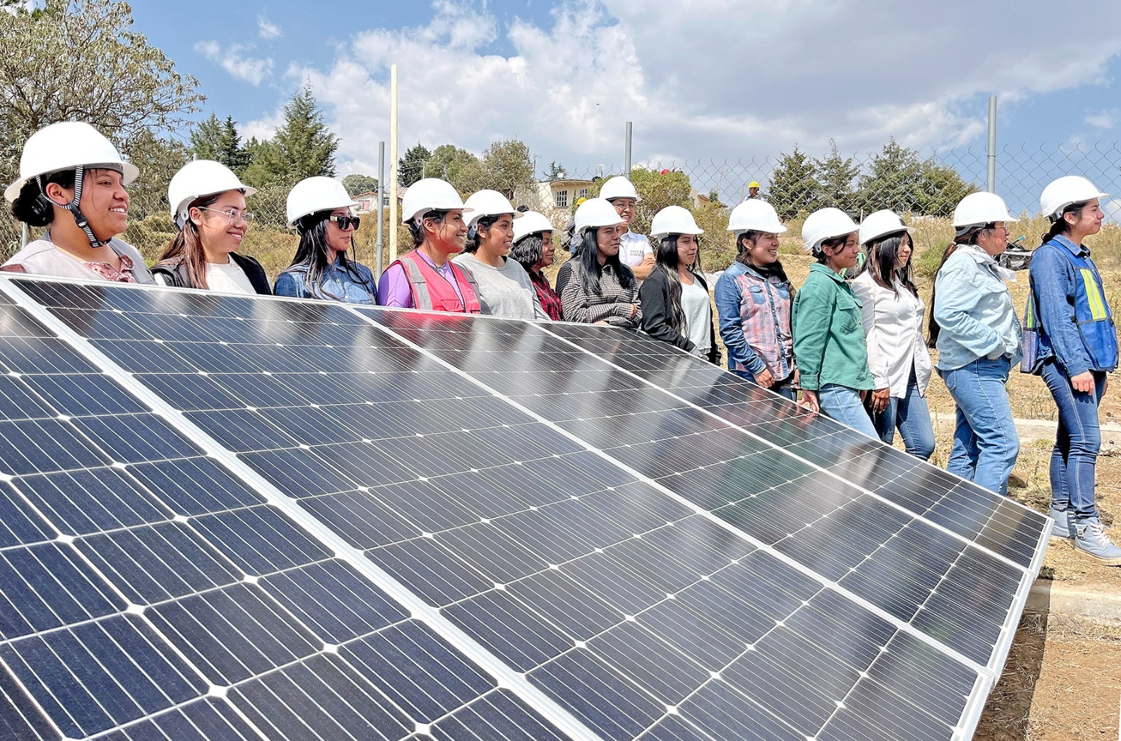 Estudiantes mexiquenses impulsan proyecto de reingeniería fotovoltaica en San Felipe del Progreso