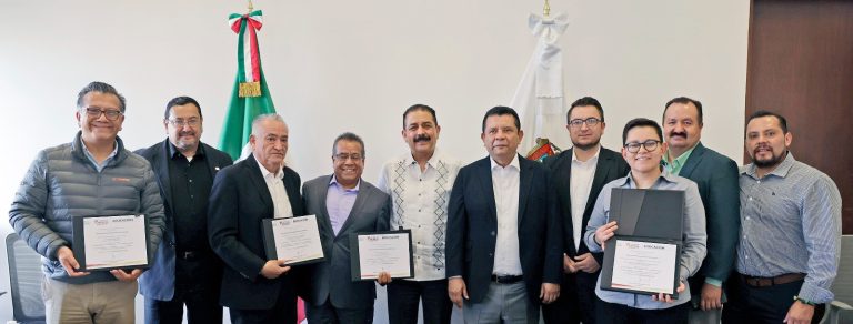 Entrega GEM acuerdos de incorporación a instituciones educativas particulares en cinco municipios mexiquenses