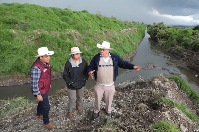 Secretaría del Campo supervisa obras de desazolve y restauración de caminos sacacosechas en el Valle de Toluca