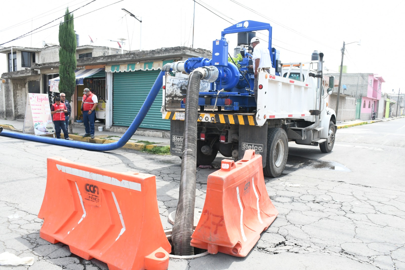 Instruye Gobernadora Delfina Gómez Álvarez triplicar despliegue de brigadistas y maquinaria para atender a la población afectada en el municipio de Chalco