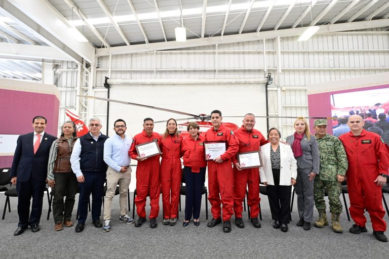 Reconoce Gobernadora Delfina Gómez Álvarez compromiso y valentía de la Unidad de Rescate Aéreo “Relámpagos” en su 30 Aniversario