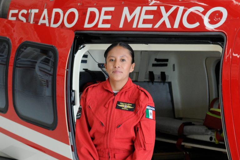 Unidad de Rescate Aéreo “Relámpagos” enriquece sus filas con dos mujeres mexiquenses: Karina Ríos y Katia Cortés