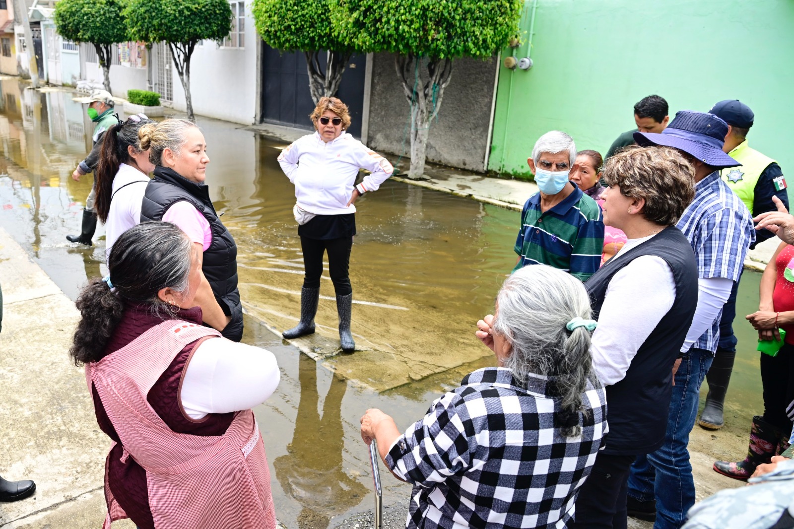 Gobernadora Delfina Gómez supervisa obras del Colector en Chalco; se mantiene en la primera línea de atención a vecinos afectados