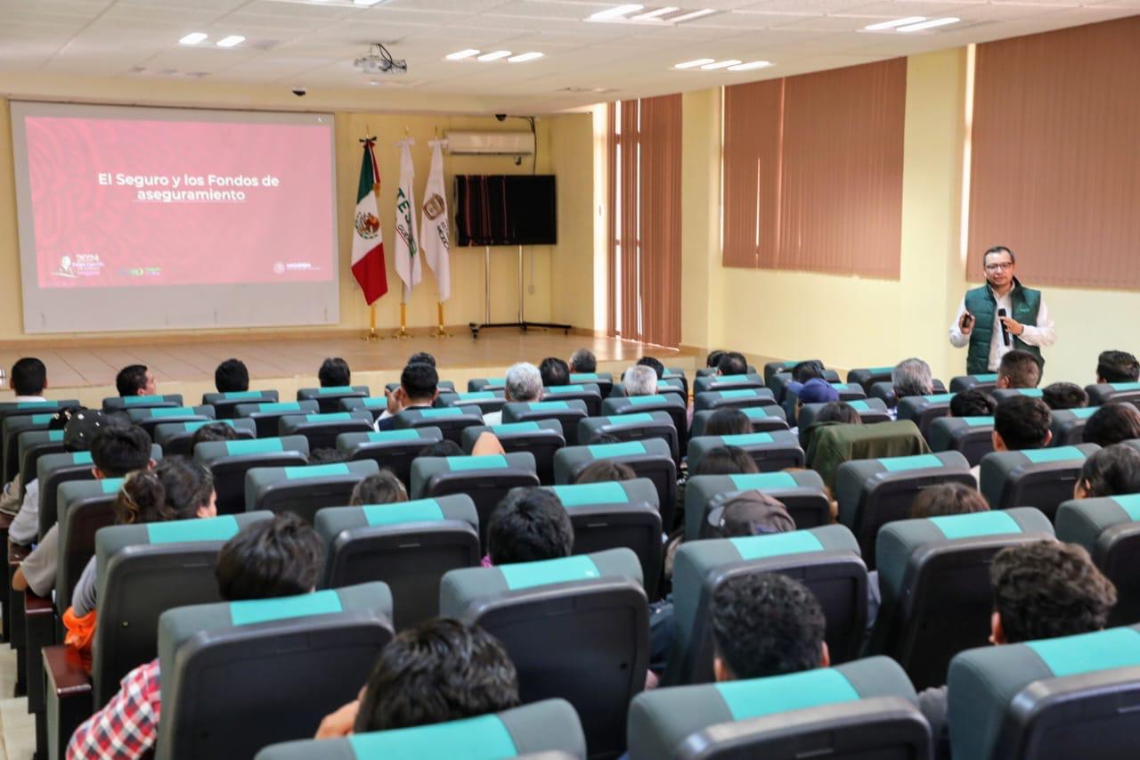 Orienta Secretaría del Campo a productores de flor para acceder a seguros públicos