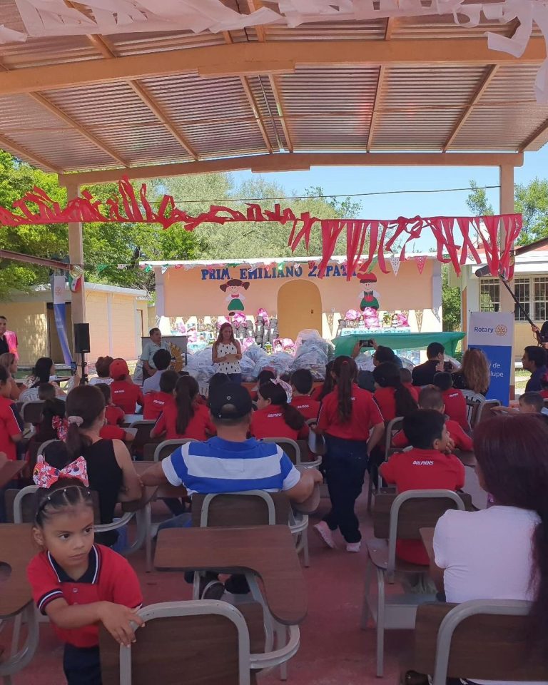 Colegio American Institute of Monterrey y Club Rotario Contry Guadalupe colaboran para donar mobiliario a escuelas e instituciones de escasos recursos en Nuevo León