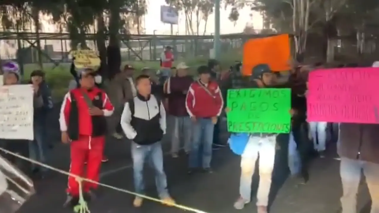 Trabajadores sindicalizados de Ecatepec hacen paro laboral y paralizan vialidades