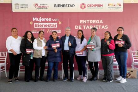 Entrega Gobernadora Delfina Gómez Álvarez más de mil 700 tarjetas Mujeres con Bienestar y apoyos funcionales en Texcoco