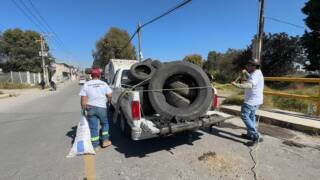 Retiran “Voluntarios CAEM” dos toneladas de basura y más de 50 llantas en Jornada de Limpieza del río El Arenal en Metepec