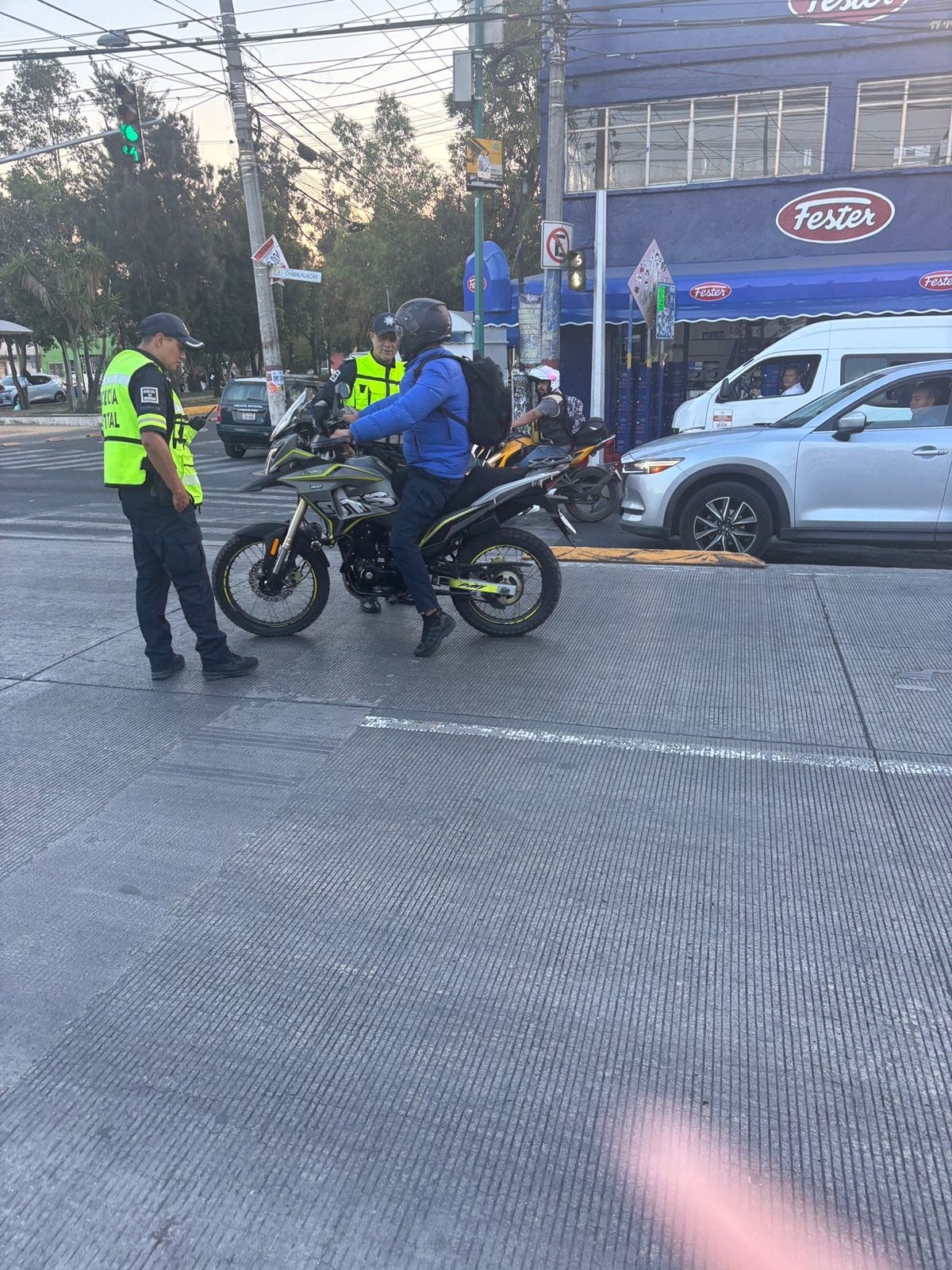 Sanciona Gobierno del EdoMéx a 75 automovilistas por invadir carril confinado del Mexibús