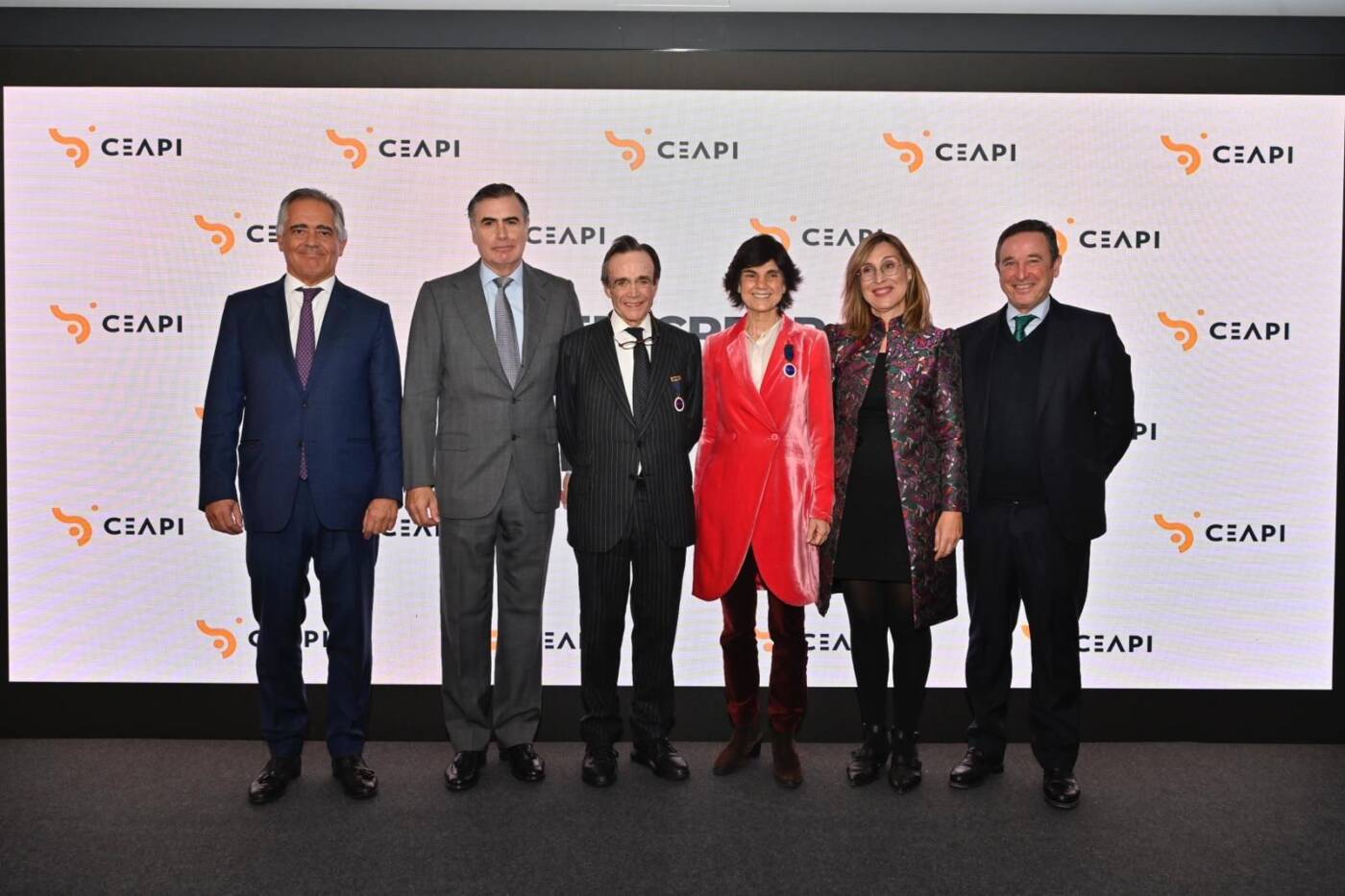 Diego del Alcázar y María Benjumea reciben la medalla de Honor de CEAPI