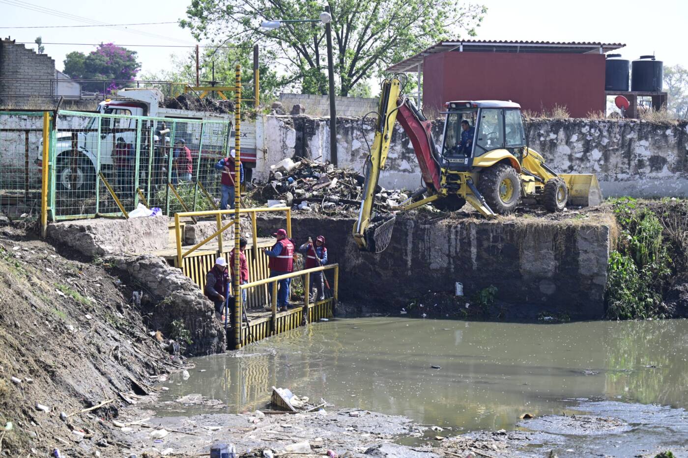 Supervisa Gobernadora Delfina Gómez Álvarez desazolve en presa El Ángulo; “Limpiemos Nuestro EdoMéx” prevé retirar 15 mil toneladas de basura