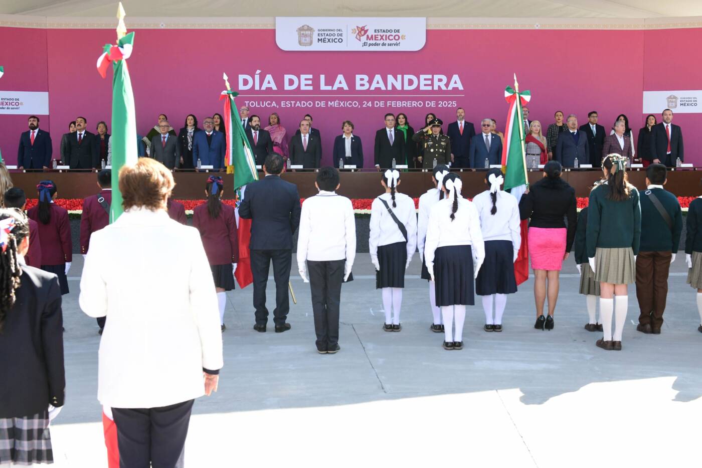 Encabeza Gobernadora Delfina Gómez Álvarez Ceremonia del Día de la Bandera; símbolo de la independencia y soberanía nacional