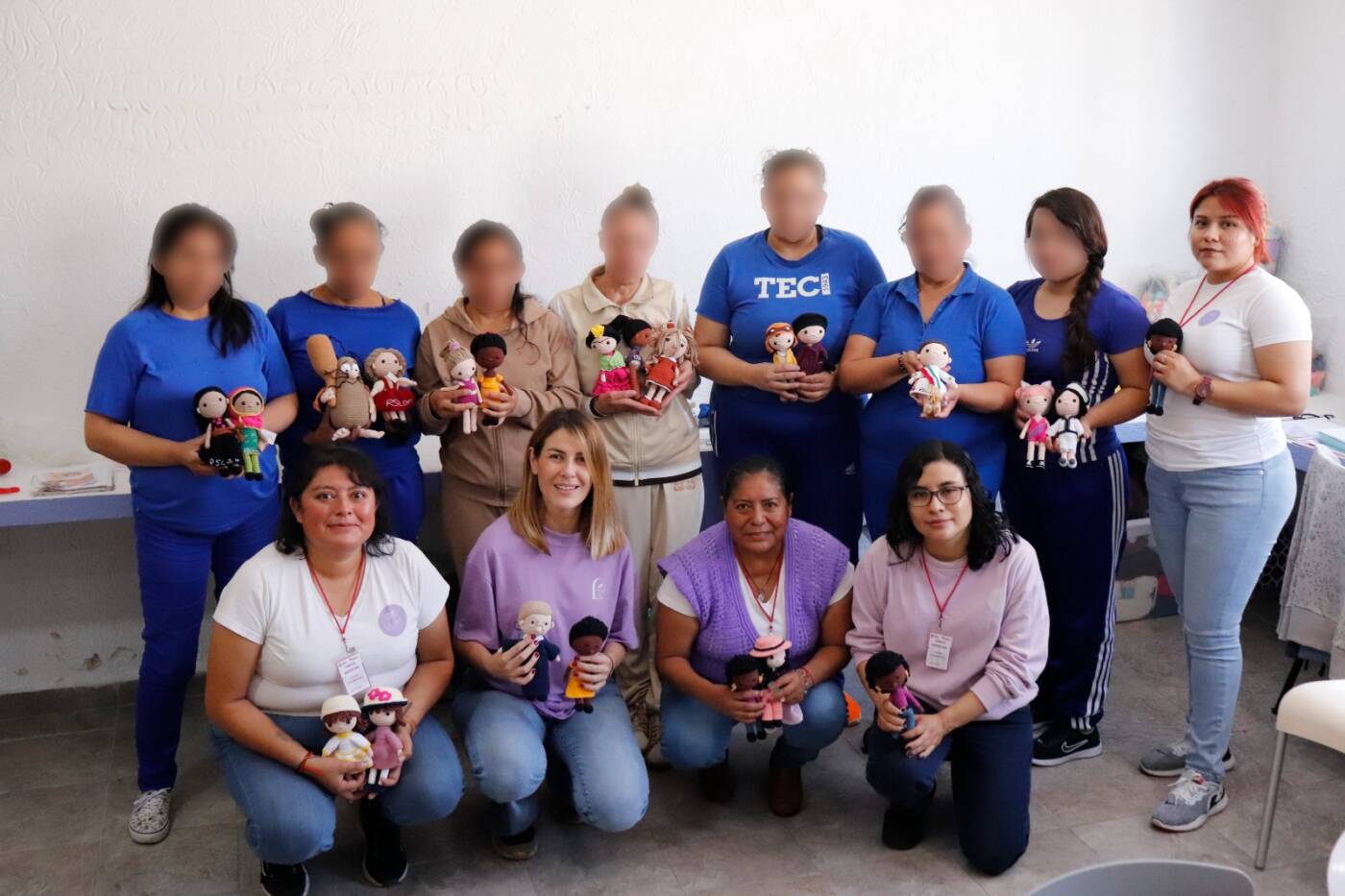 “Mujeres Icónicas” es la colección de muñecas tejidas por mujeres privadas de la libertad en EdoMéx, como impulso de reinserción social e inspiración