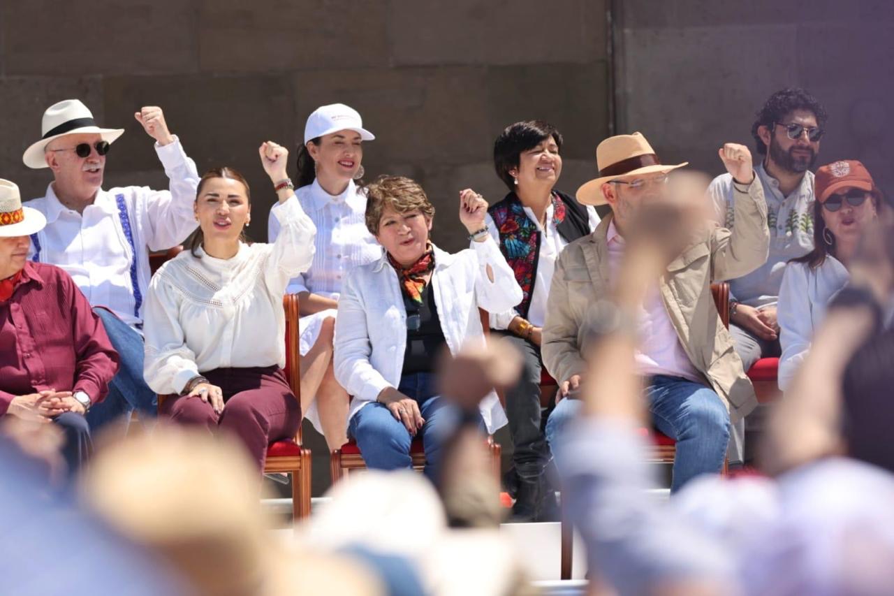 Gobernadora Delfina Gómez asiste a la Asamblea Informativa de la Presidenta Claudia Sheinbaum, en el Zócalo de la Ciudad de México